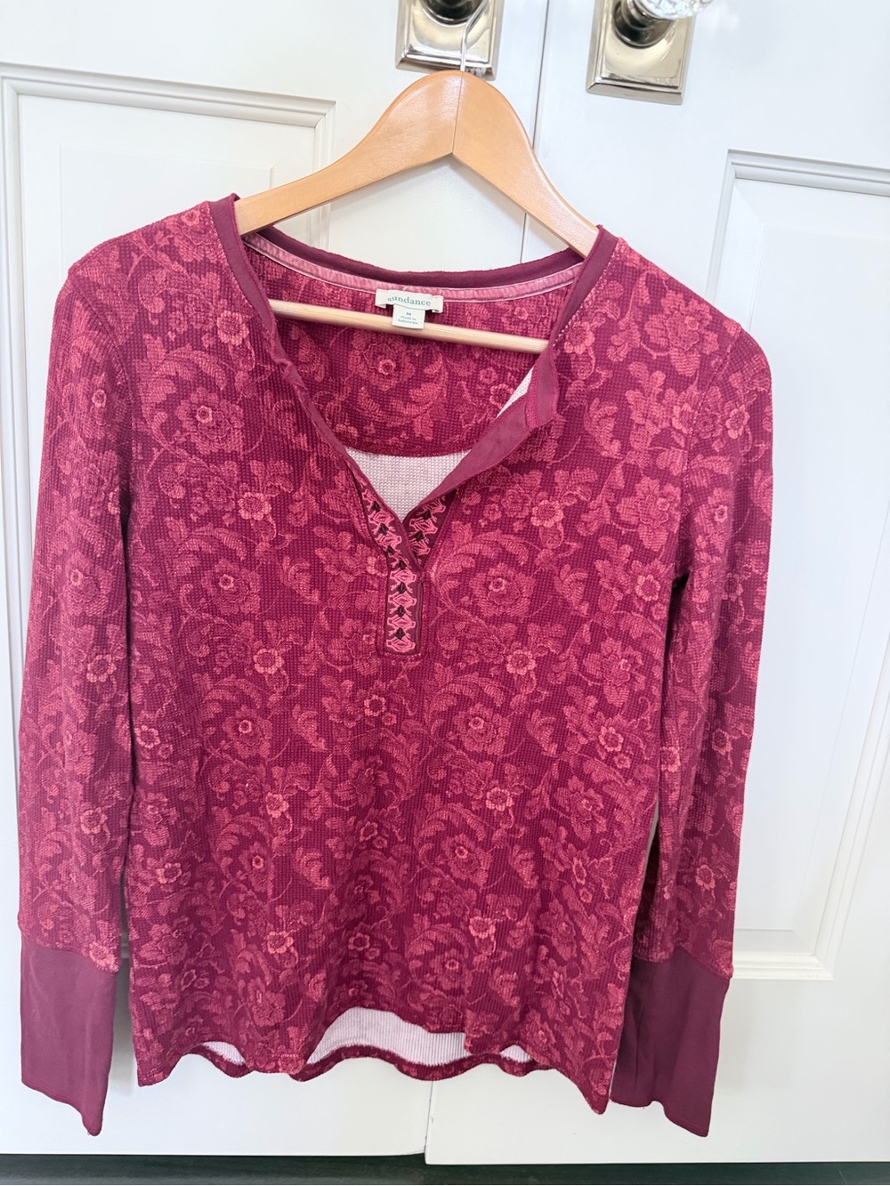 Sundance Floral Print Henley Top – Women’s Medium